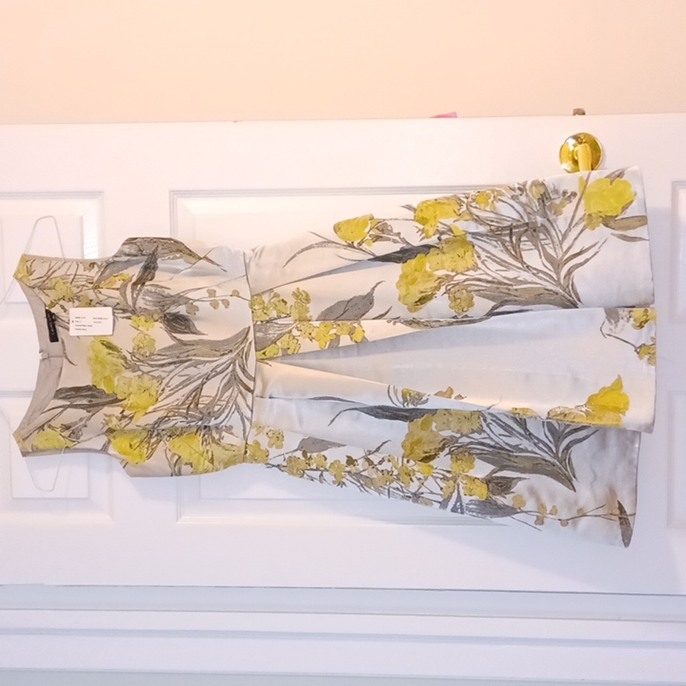 Carmen Marc Valvo New Silver Floral Cocktail Dress